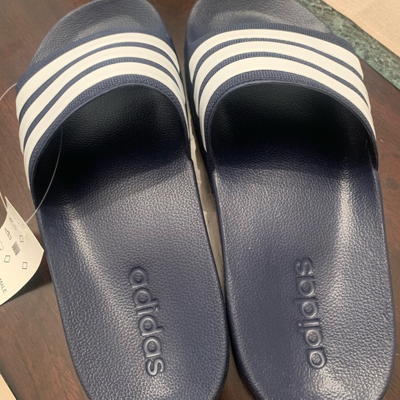 Men’s Size 8 Adidas Slides - Picture 2 of 4